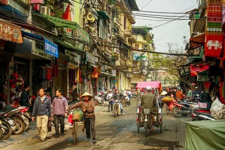 Hotspot Matrix: Biến Phương Oanh diện set đồ 50 thành cơ hội marketing đột phá